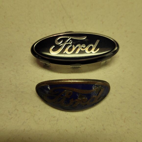 Vtg 1930s Ford Enamel Radiator Hood Grille Blue Oval Fox Company Emblem Badge - Picture 1 of 4